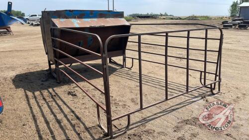 30 Bushel Creep Feeder w/ panels, F40